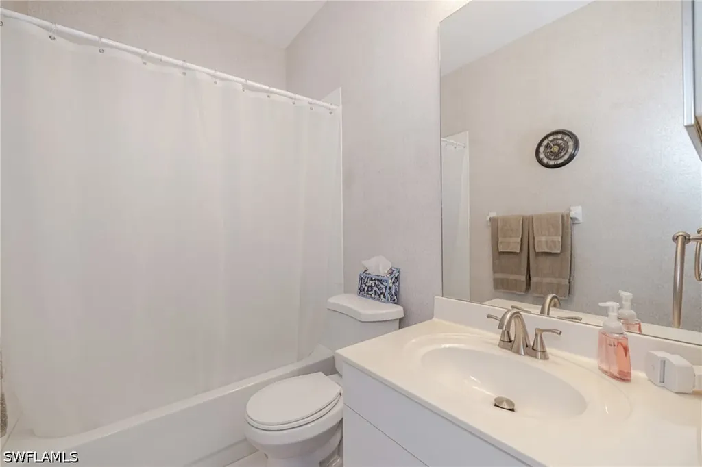 200 Vintage Circle Naples FL 34119