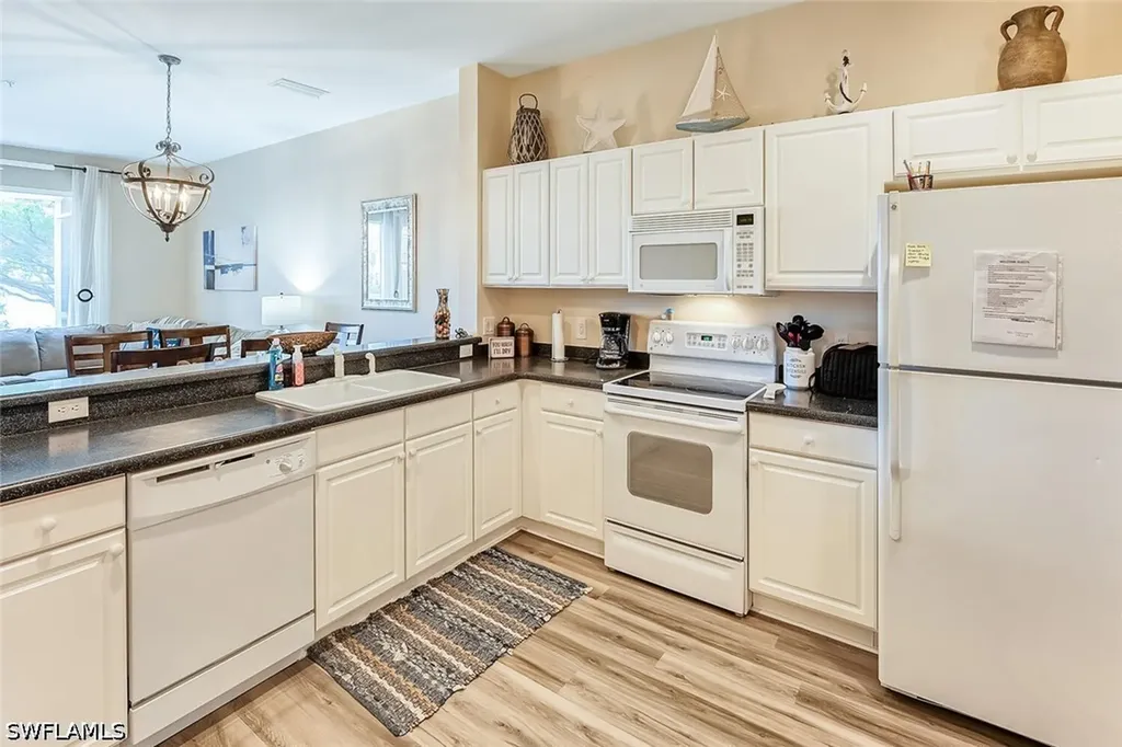 1080 Hampton Circle Naples FL 34105