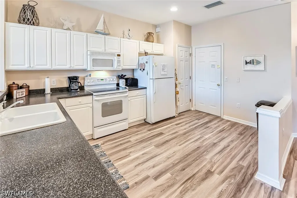 1080 Hampton Circle Naples FL 34105
