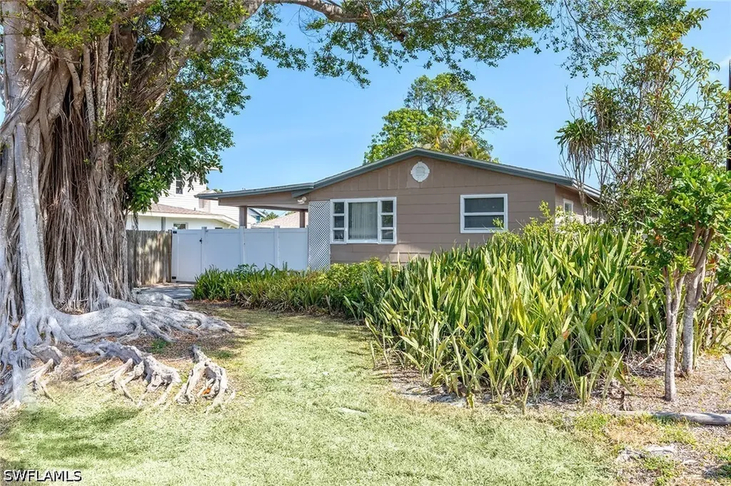 Naples FL, 547 101ST Avenue N