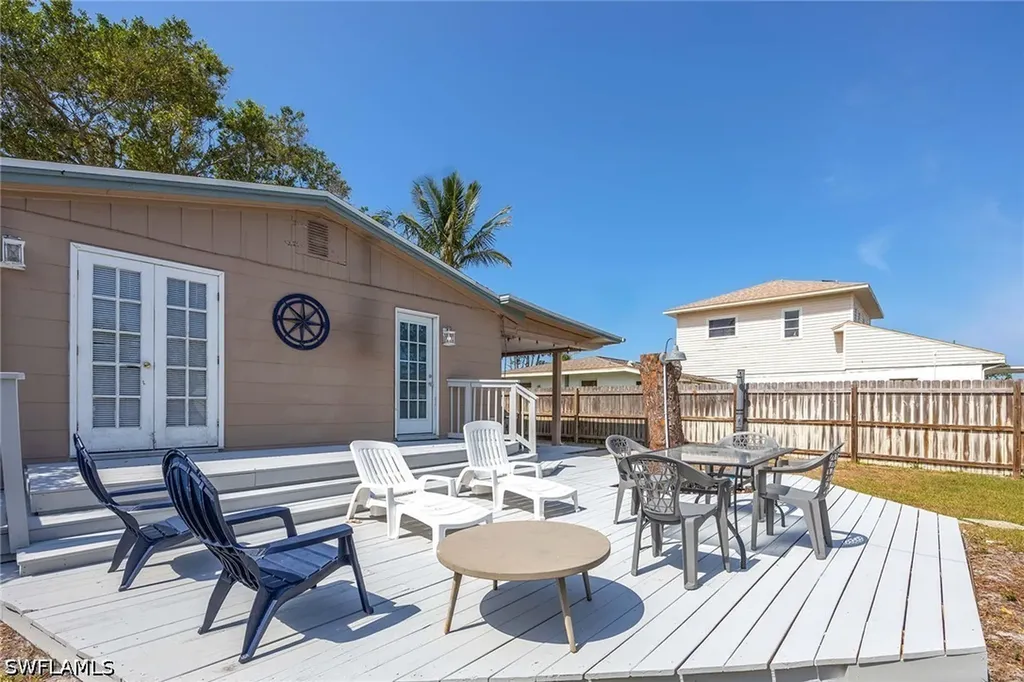 547 101st Avenue N Naples FL 34108