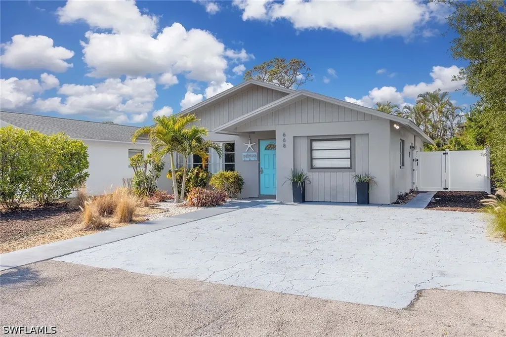 Naples FL, 668 94TH Avenue N