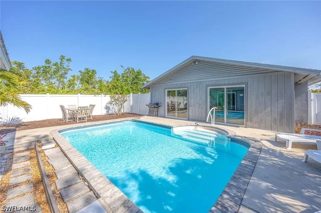 668 94th Avenue N Naples FL 34108