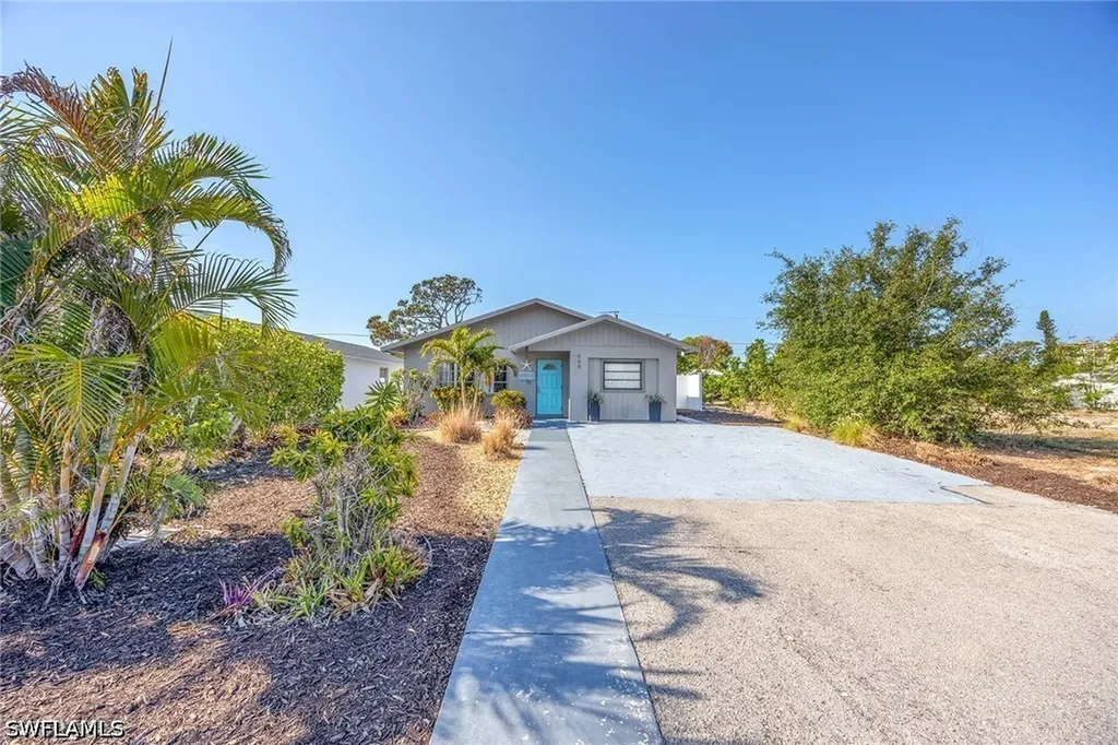 668 94th Avenue N Naples FL 34108