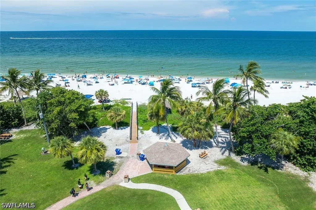 668 94th Avenue N Naples FL 34108