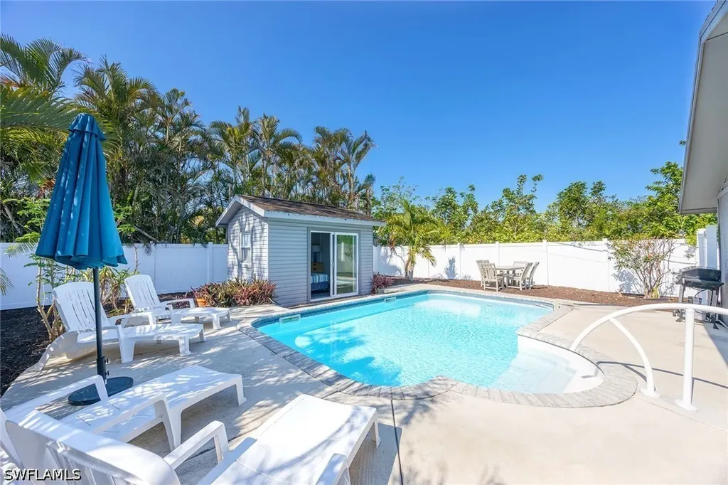 668 94th Avenue N Naples FL 34108