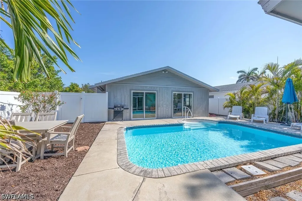 668 94th Avenue N Naples FL 34108