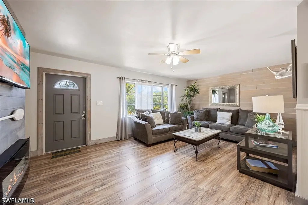 668 94th Avenue N Naples FL 34108
