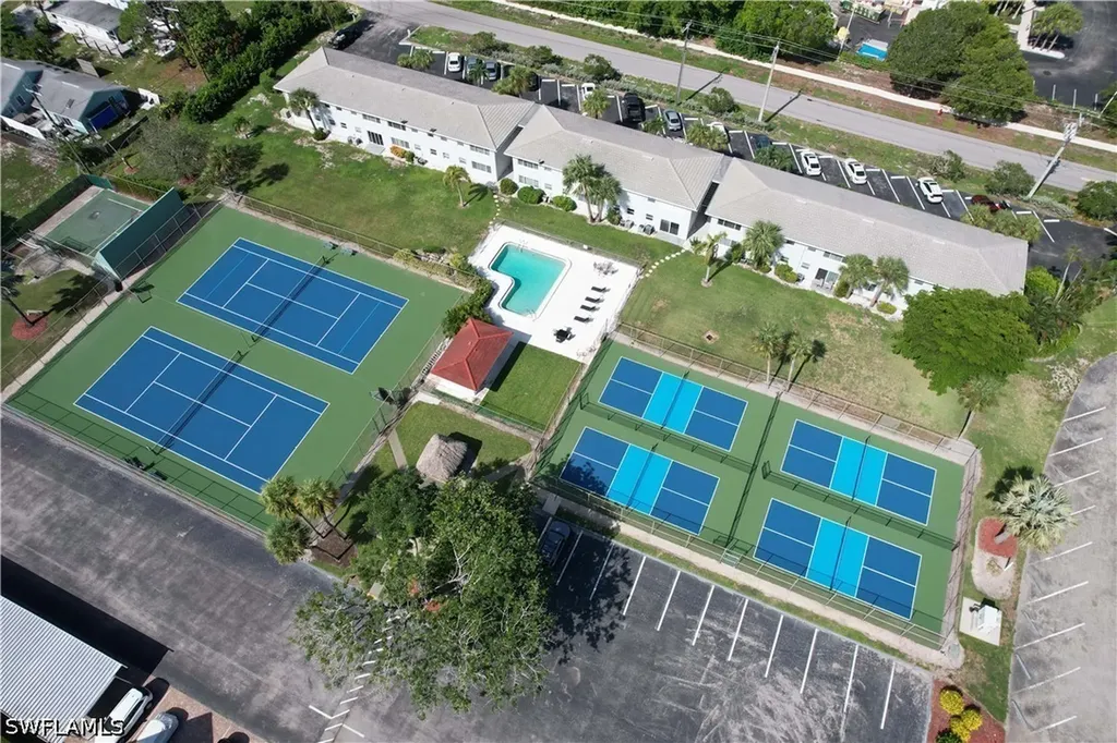 37 High Point Circle E Naples FL 34103