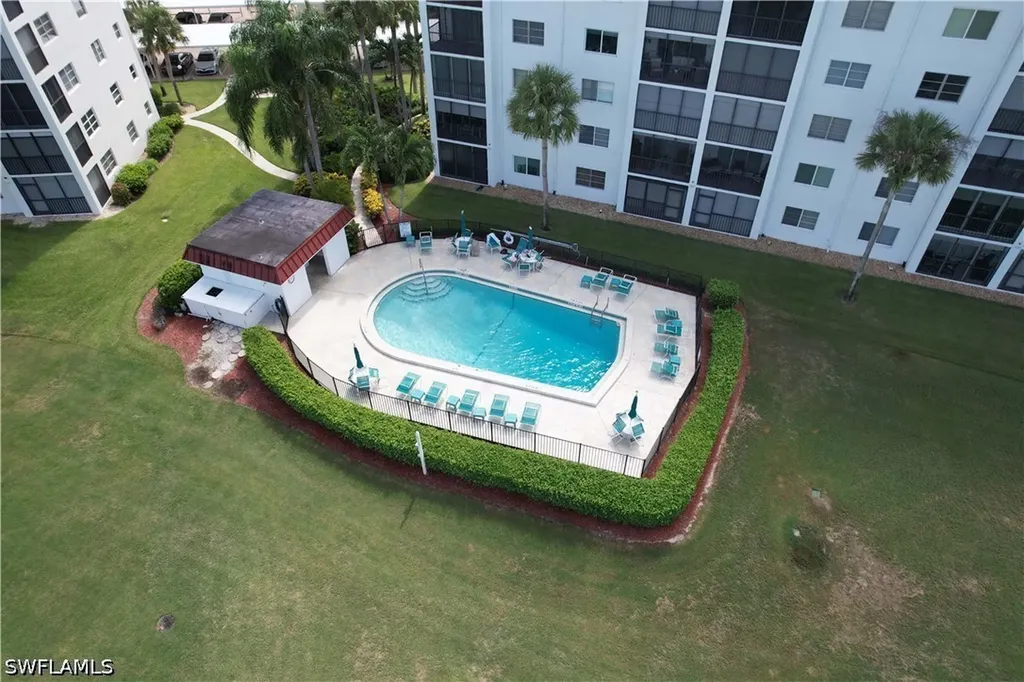 37 High Point Circle E Naples FL 34103