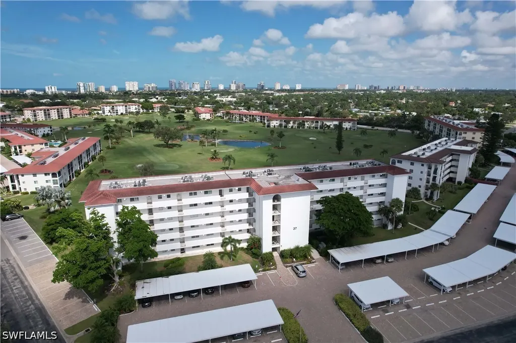37 High Point Circle E Naples FL 34103