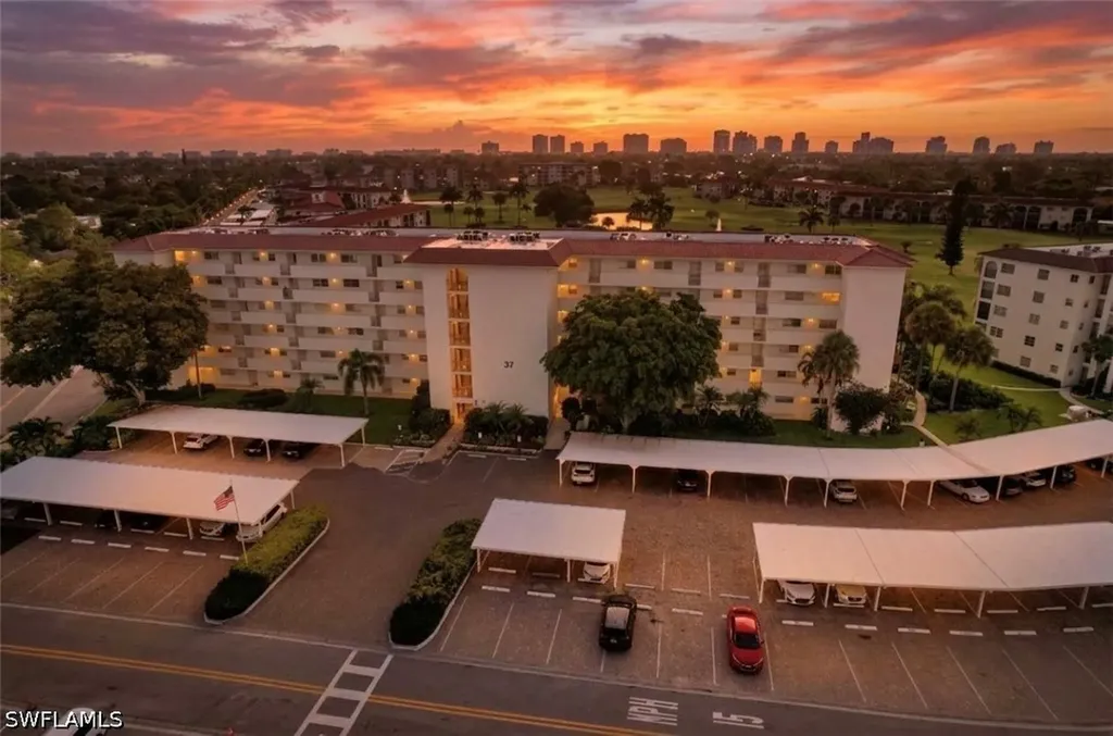 37 High Point Circle E Naples FL 34103