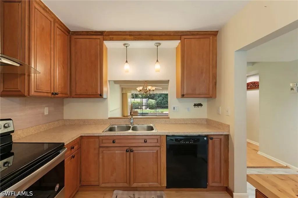 1820 Kings Lake Boulevard Naples FL 34112