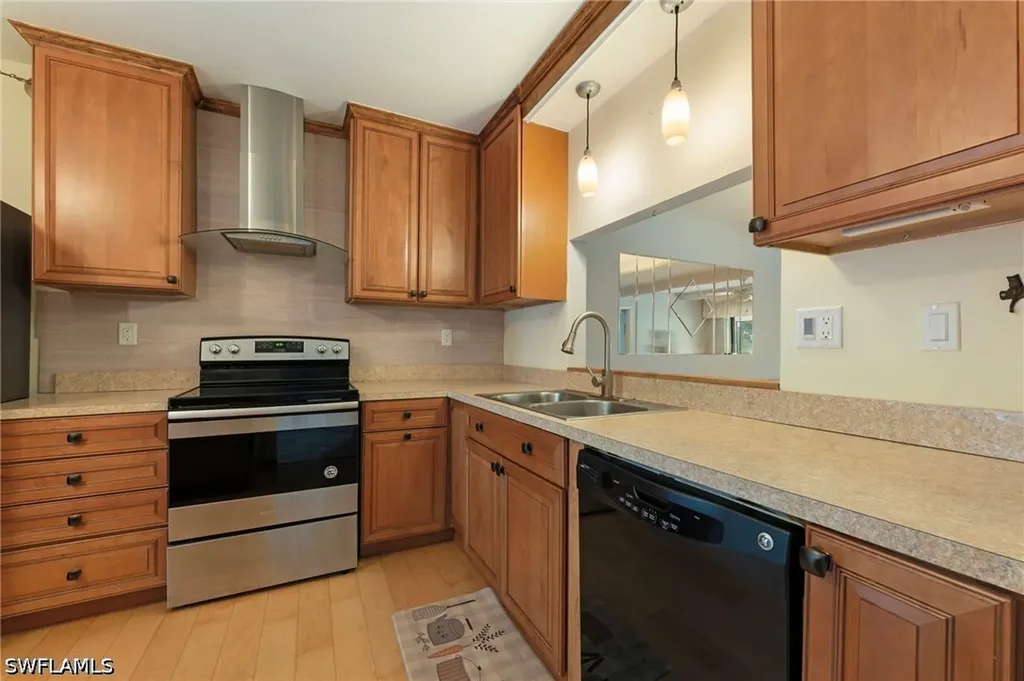 1820 Kings Lake Boulevard Naples FL 34112