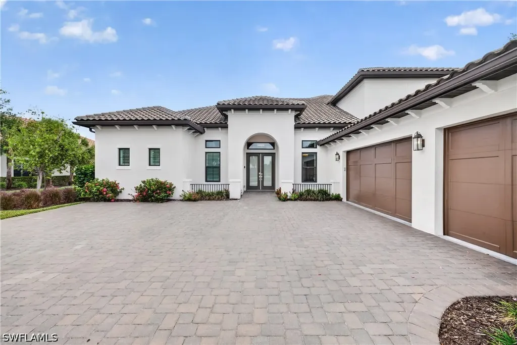 Naples FL, 8709 Cavano Street