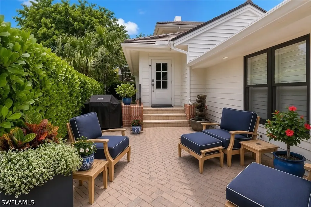4008 Crayton Road Naples FL 34103