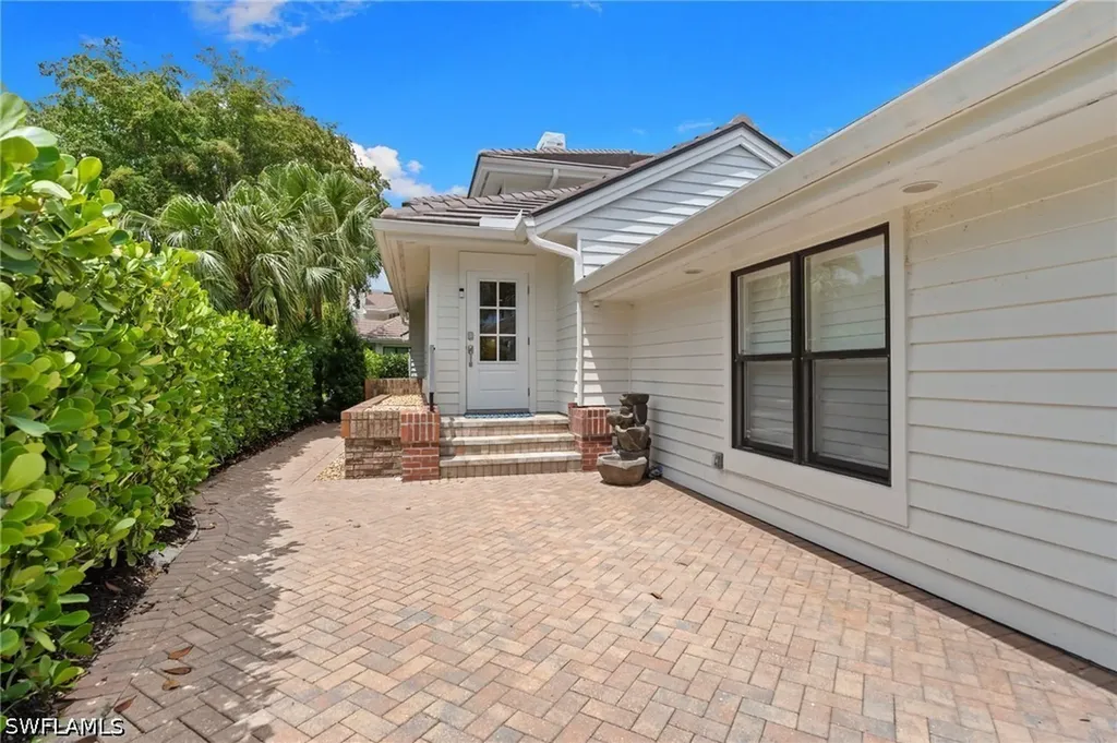 4008 Crayton Road Naples FL 34103