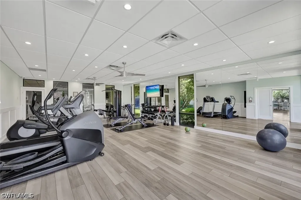 4008 Crayton Road Naples FL 34103