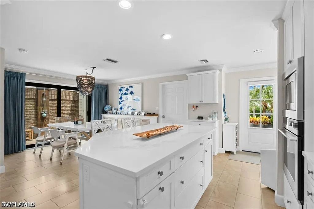 4008 Crayton Road Naples FL 34103
