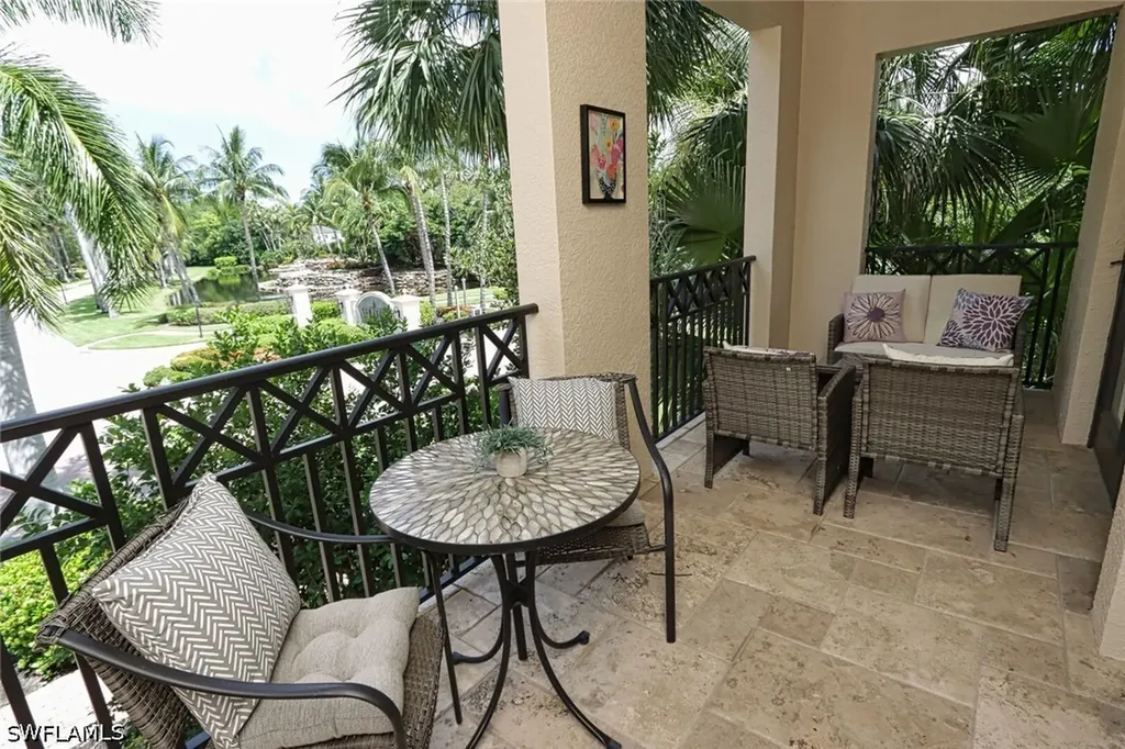 2868 Tiburon Boulevard E Naples FL 34109
