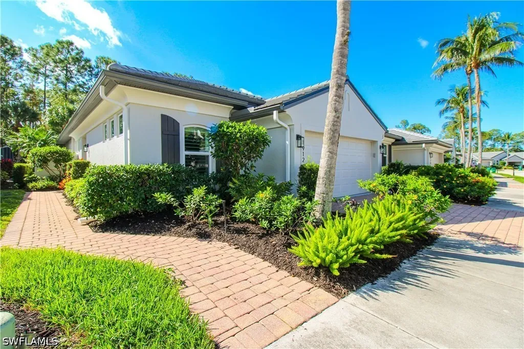 1912 Tarpon Bay Drive N Naples FL 34119