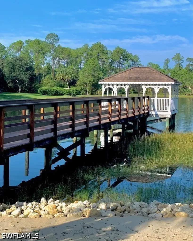 1912 Tarpon Bay Drive N Naples FL 34119