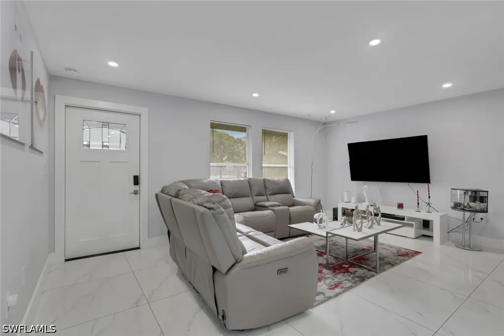 2025 49th Terrace SW Naples FL 34116