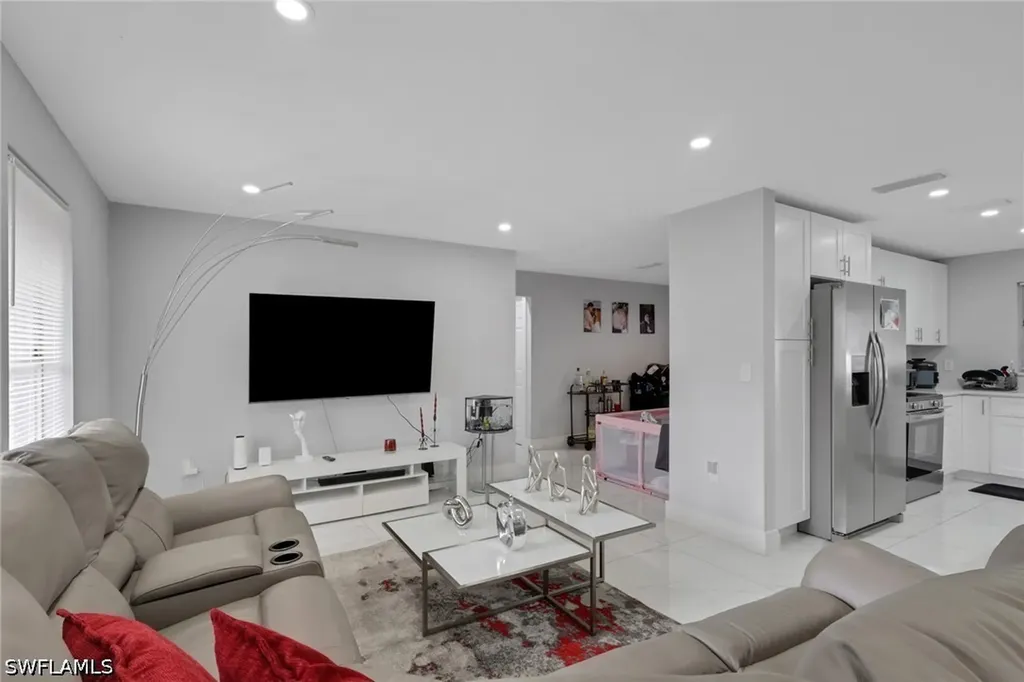 2025 49th Terrace SW Naples FL 34116