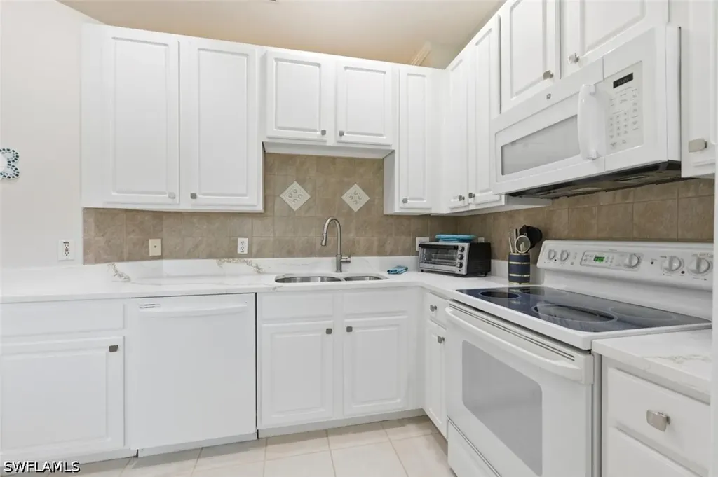 7685 Meadow Lakes Drive Naples FL 34104