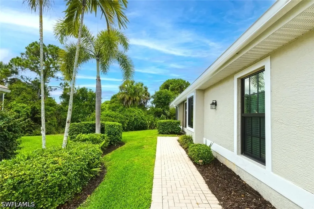 7685 Meadow Lakes Drive Naples FL 34104