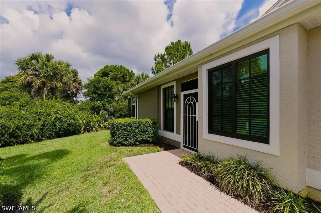 7685 Meadow Lakes Drive Naples FL 34104