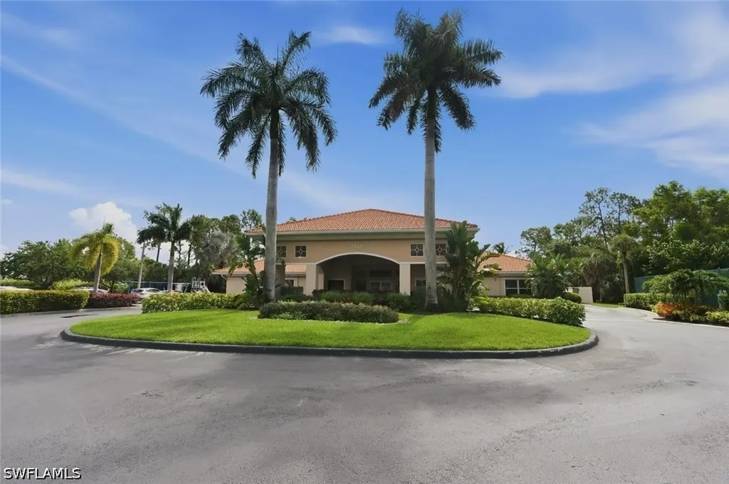 7685 Meadow Lakes Drive Naples FL 34104