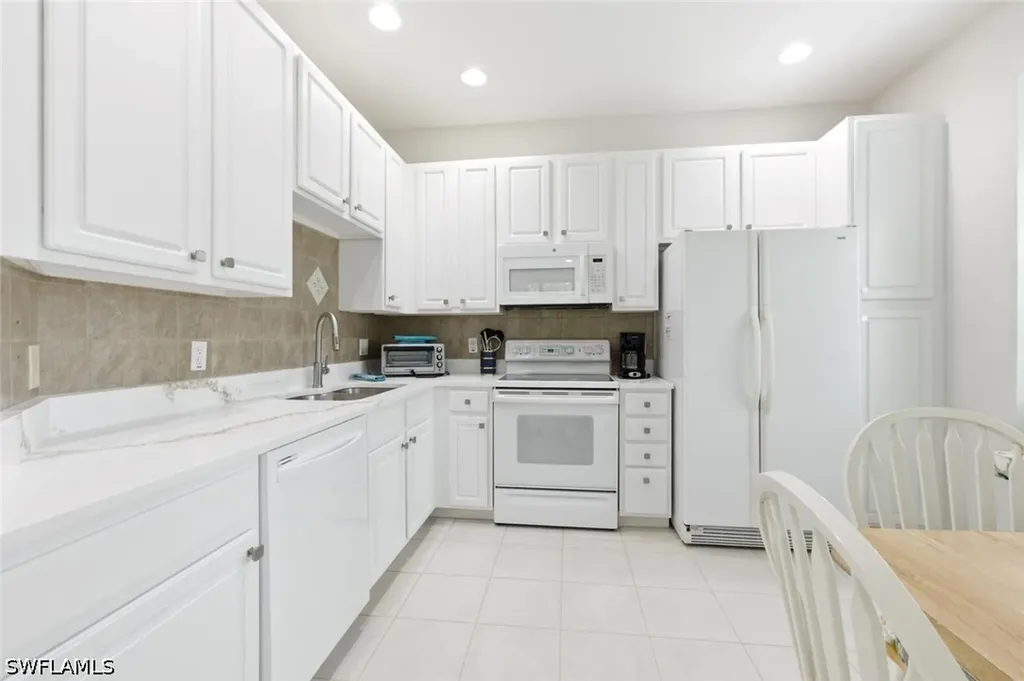 7685 Meadow Lakes Drive Naples FL 34104