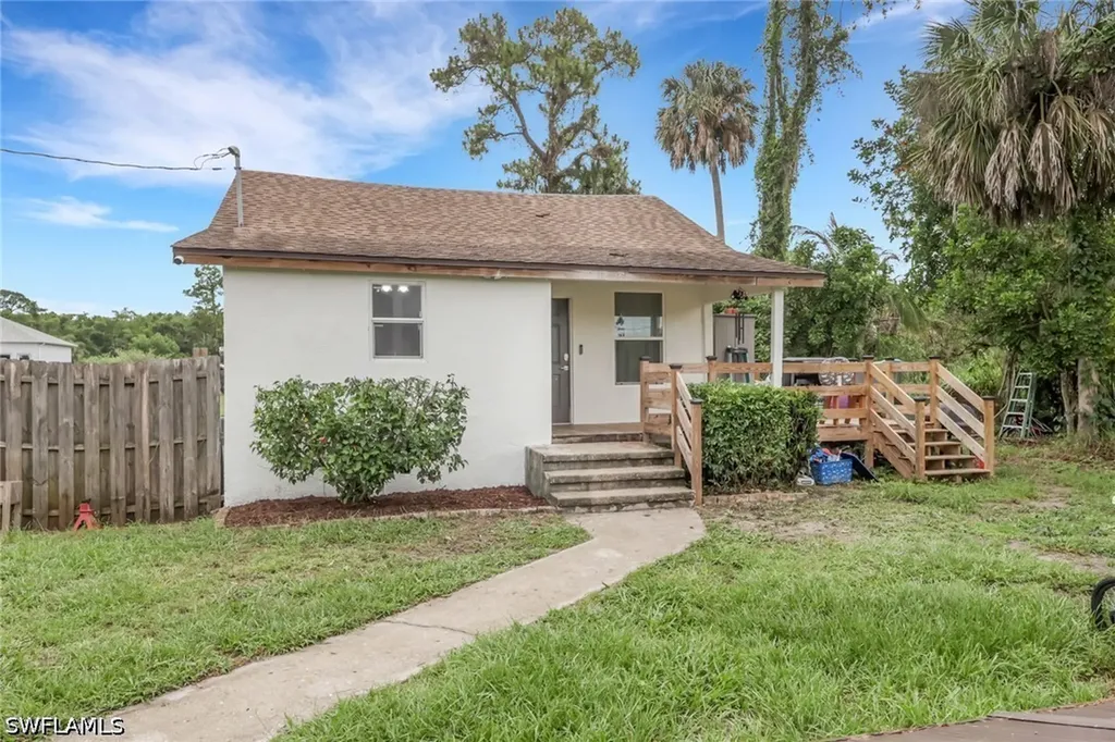 Naples FL, 341 Golden Gate Boulevard E