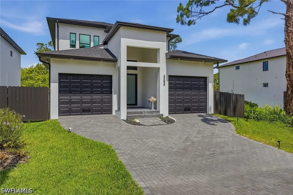 Naples FL, 3384 Canal Street