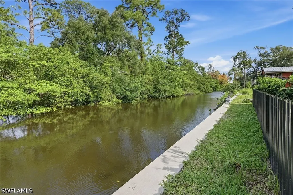 3384 Canal Street Naples FL 34112