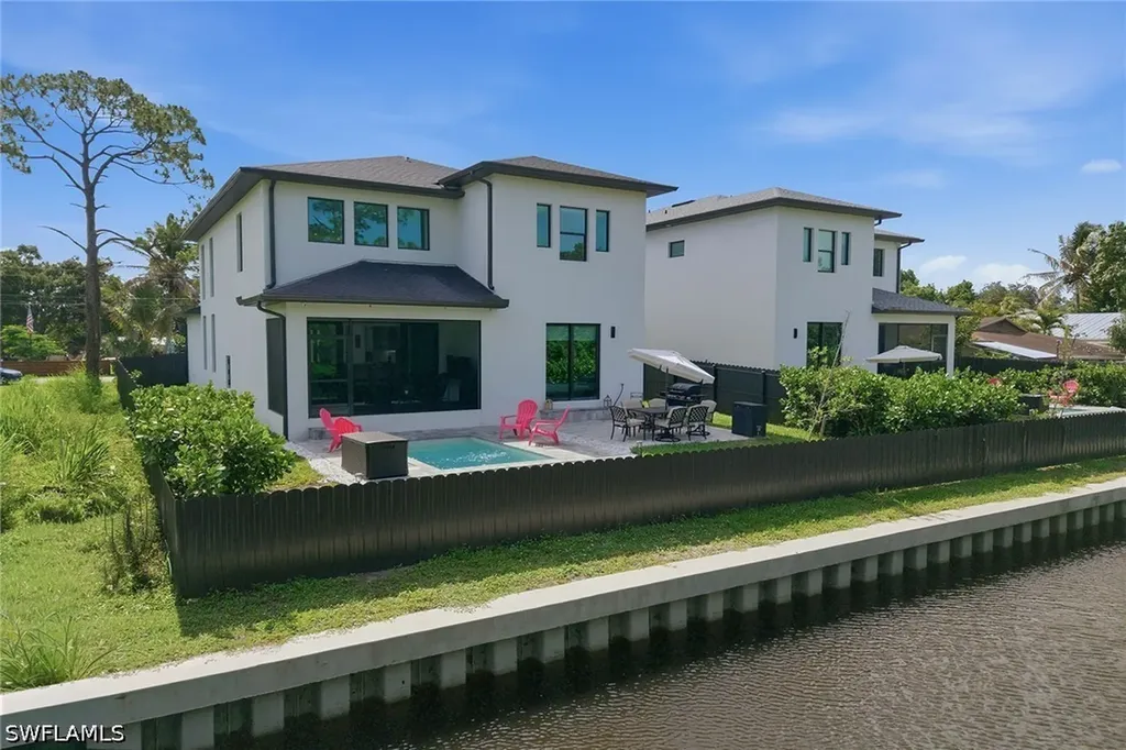 3384 Canal Street Naples FL 34112