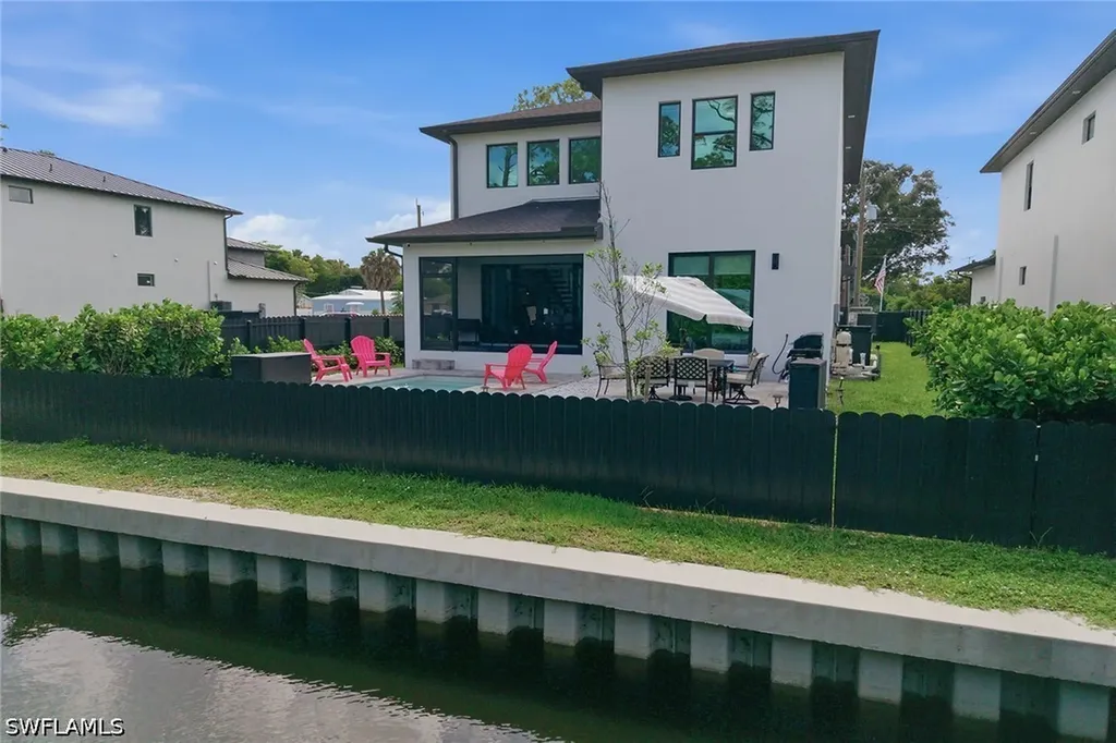 3384 Canal Street Naples FL 34112