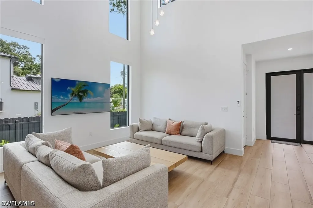3384 Canal Street Naples FL 34112