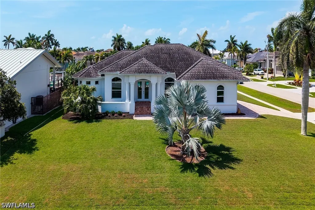 Marco Island FL, 405 Driftwood Court