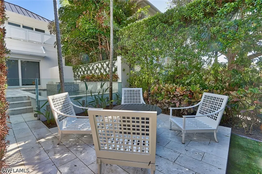 675 2nd Street S Naples FL 34102
