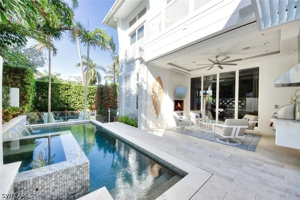 675 2nd Street S Naples FL 34102