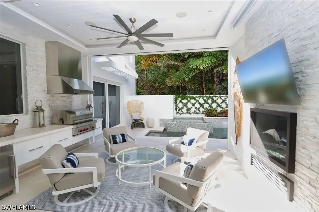 675 2nd Street S Naples FL 34102