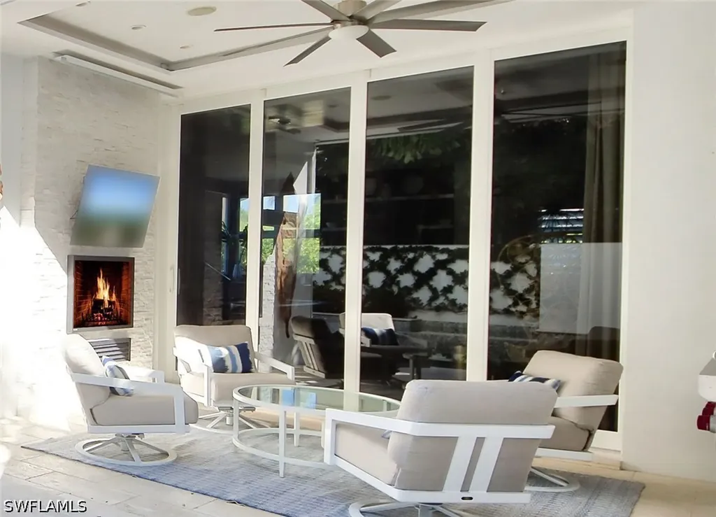 675 2nd Street S Naples FL 34102