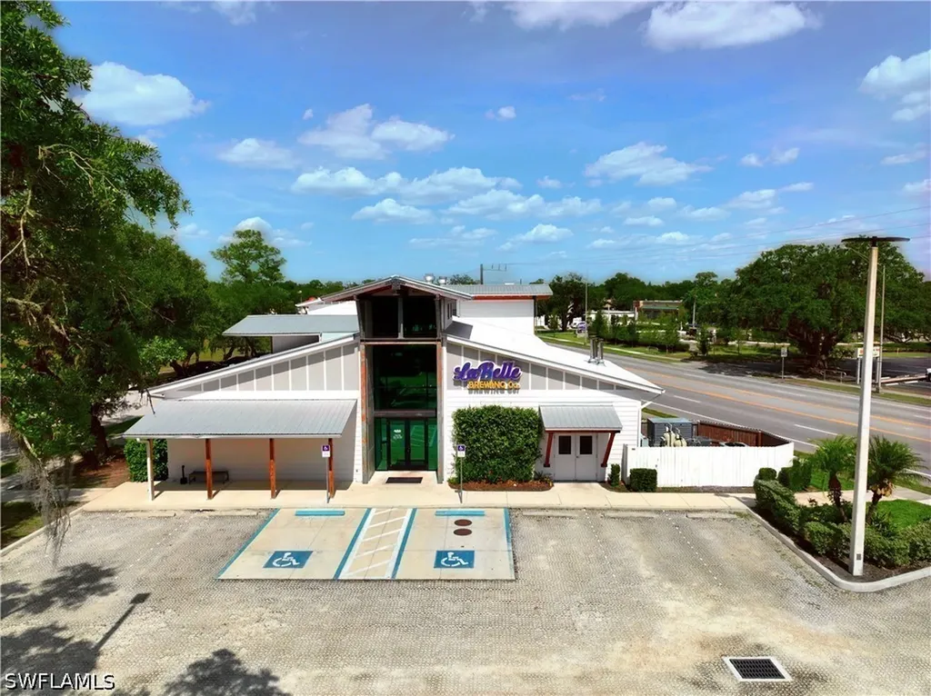 670 W Hickpochee Avenue Labelle FL 33935