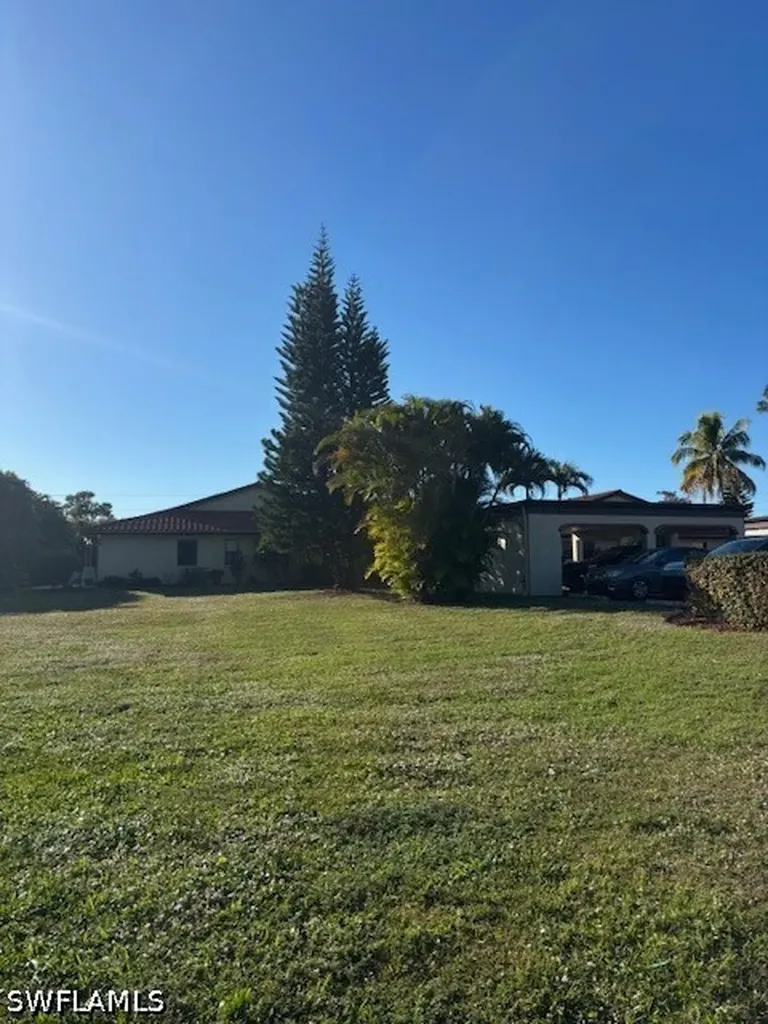 2093 Pine Isle Lane Naples FL 34112