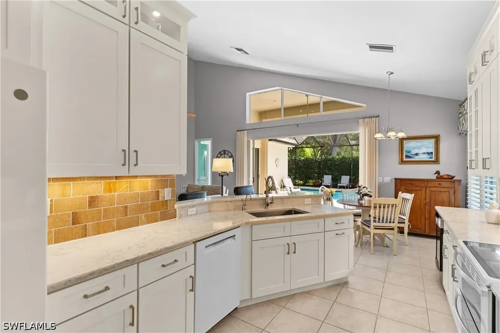 2024 Timarron Way Naples FL 34109