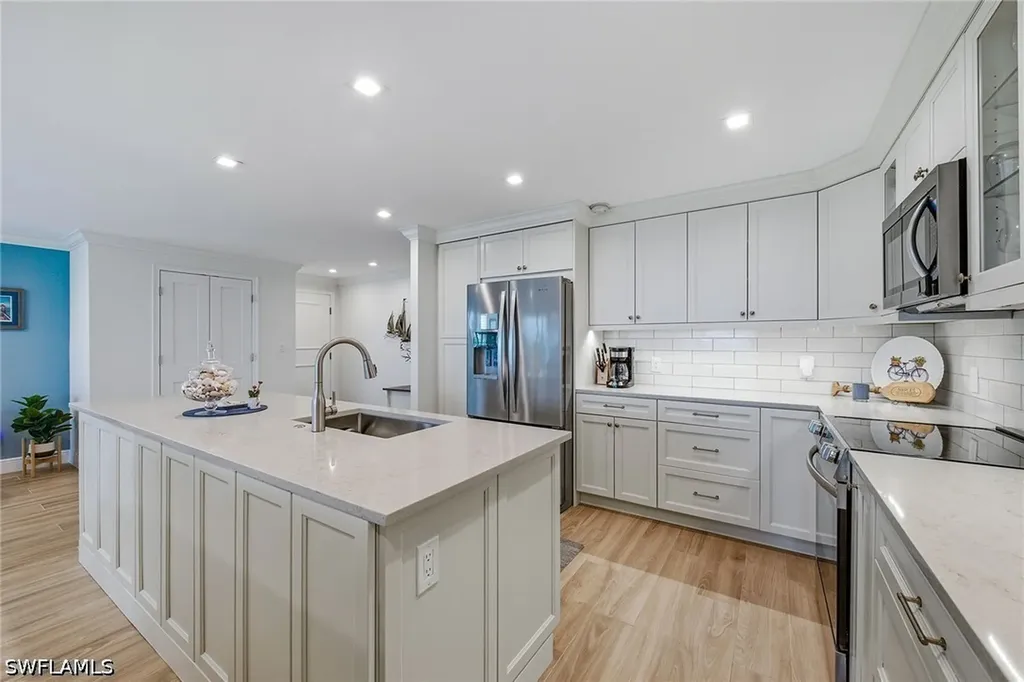 2875 Gulf Shore Boulevard N Naples FL 34103