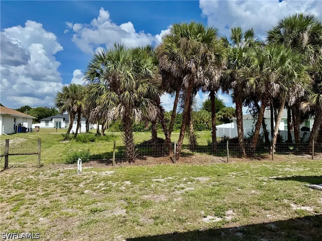 6016 Lindbrook Avenue Fort Myers FL 33905