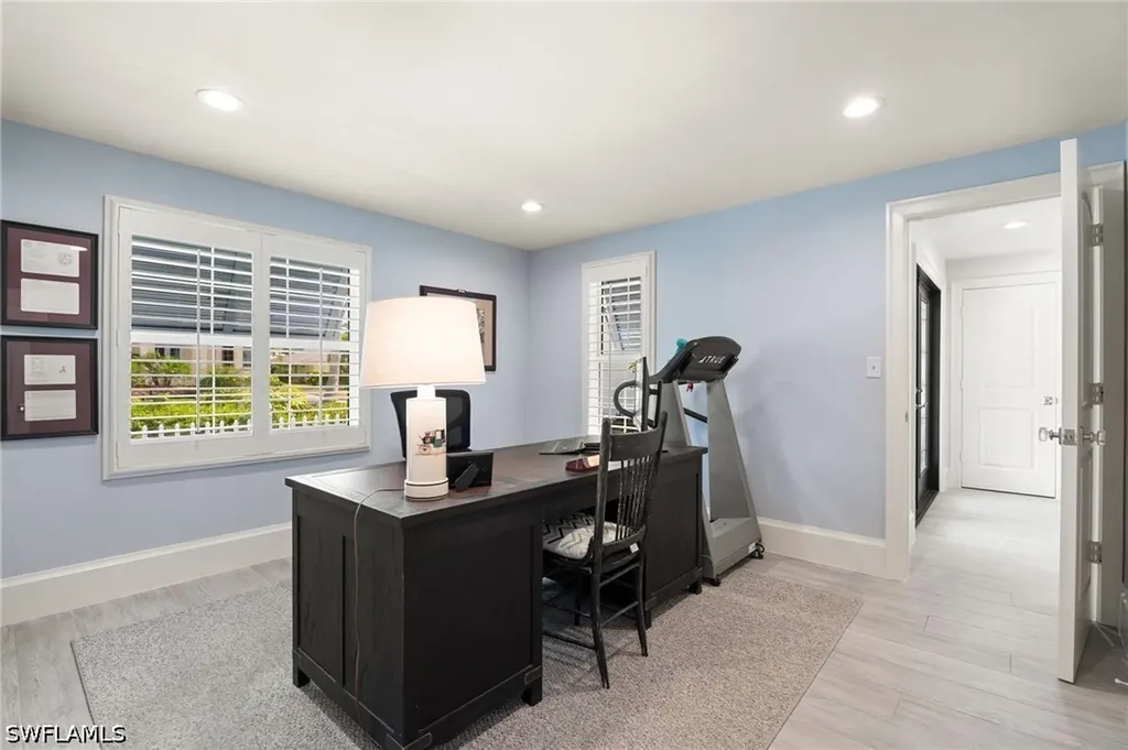 571 Neapolitan Lane Naples FL 34103